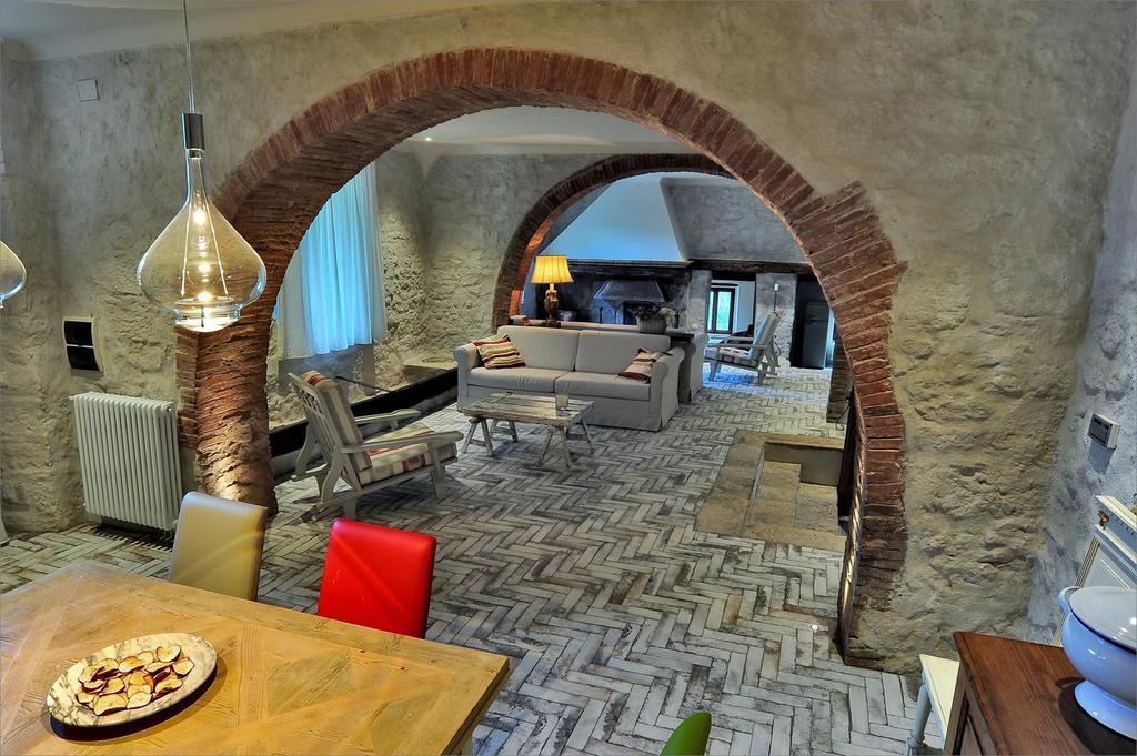 Agriturismo La Pieve 콜레 발델사 외부 사진